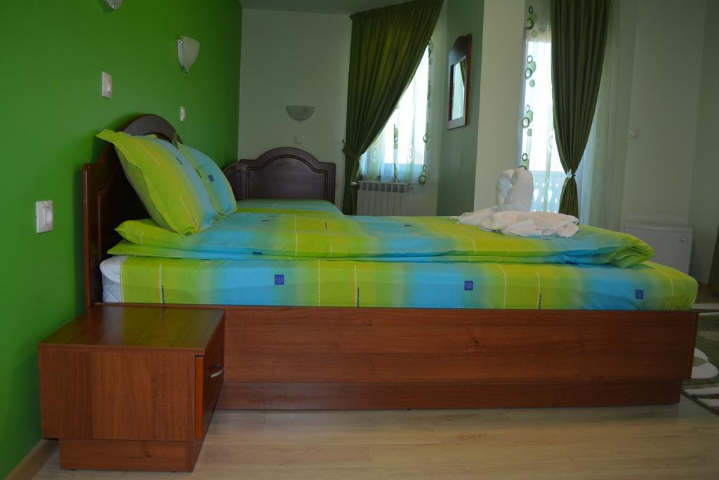 Guest House H Dzhogolanov โคปริฟชทิทซา ภายนอก รูปภาพ