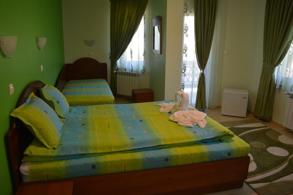 Guest House H Dzhogolanov โคปริฟชทิทซา ภายนอก รูปภาพ