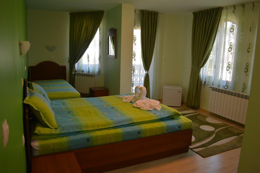 Guest House H Dzhogolanov โคปริฟชทิทซา ภายนอก รูปภาพ