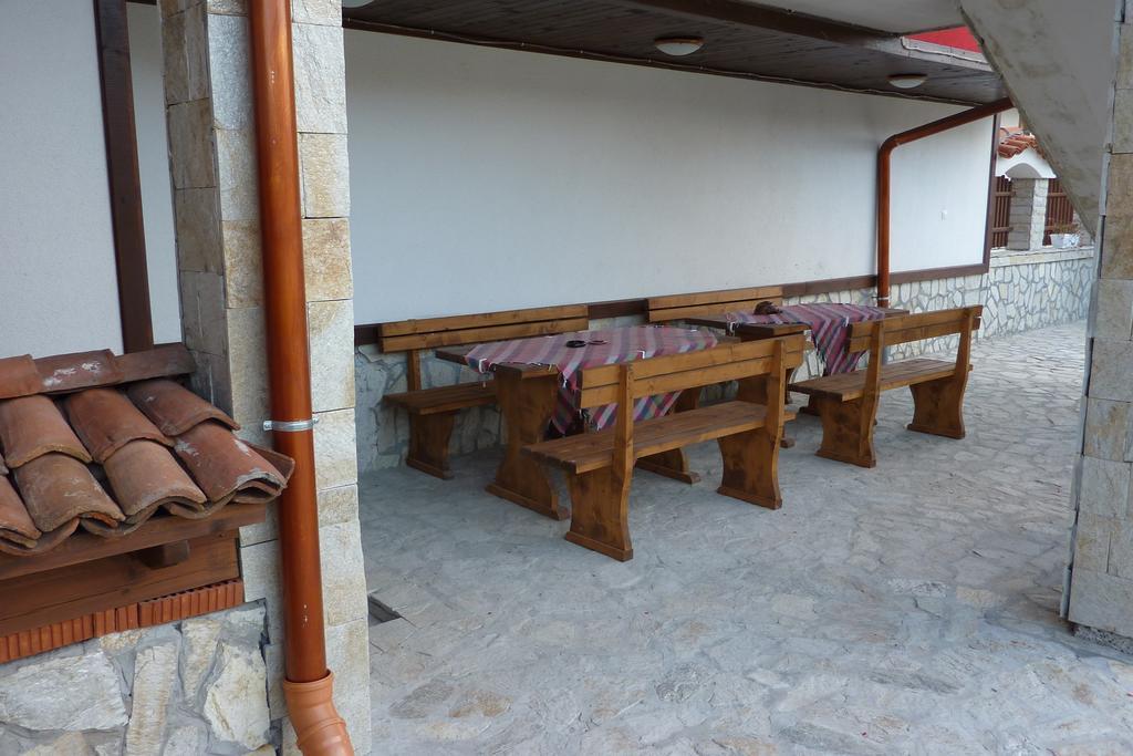 Guest House H Dzhogolanov โคปริฟชทิทซา ภายนอก รูปภาพ
