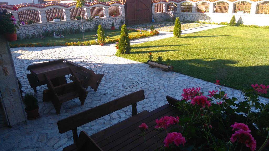 Guest House H Dzhogolanov โคปริฟชทิทซา ภายนอก รูปภาพ