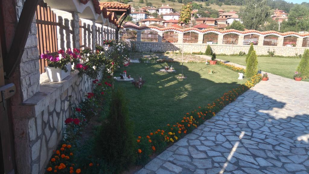 Guest House H Dzhogolanov โคปริฟชทิทซา ภายนอก รูปภาพ