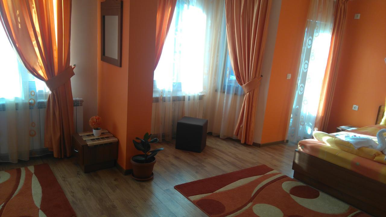 Guest House H Dzhogolanov โคปริฟชทิทซา ภายนอก รูปภาพ
