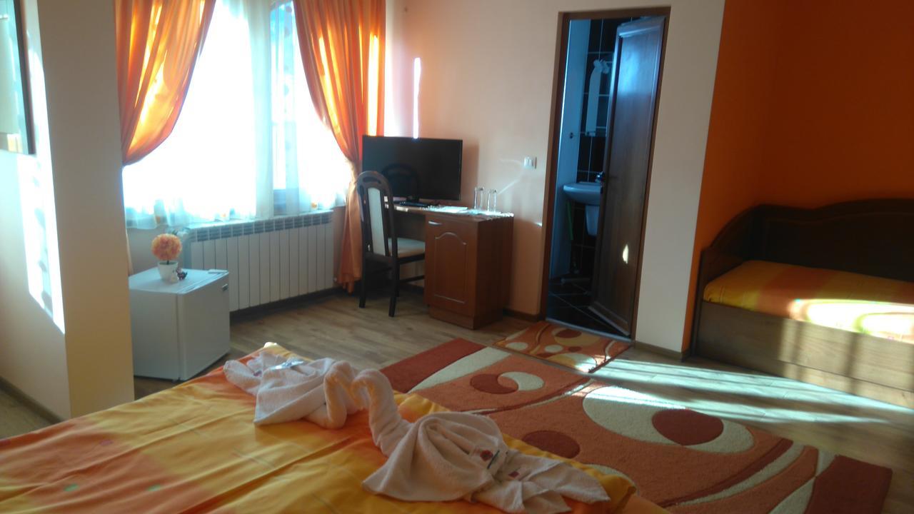 Guest House H Dzhogolanov โคปริฟชทิทซา ภายนอก รูปภาพ