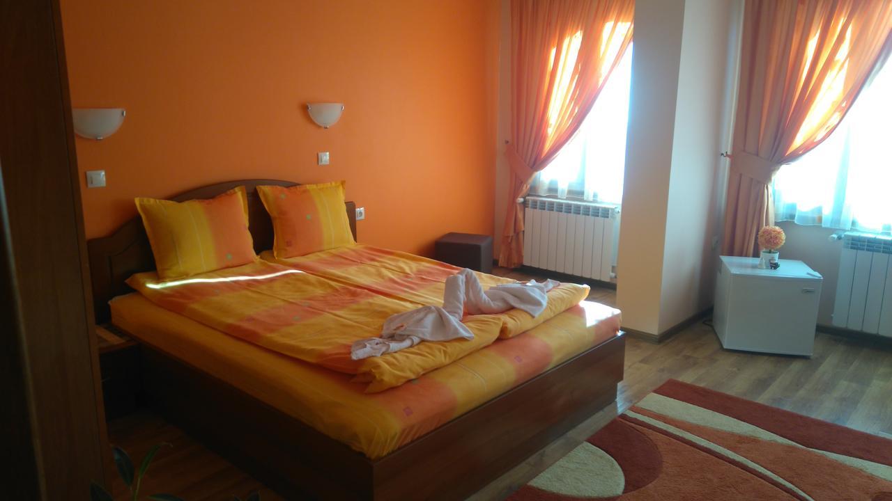 Guest House H Dzhogolanov โคปริฟชทิทซา ภายนอก รูปภาพ